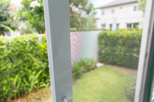 mosquiteras en puertas